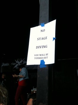 No Stagediving