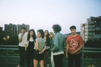 Hinds and The Parrots photo by Anna Roig