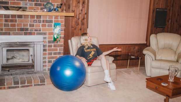 JULIA JACKLIN SHARES NEW VIDEO FOR ‘COMING OF AGE’ & ANNOUNCES FURTHER FESTIVAL DATES