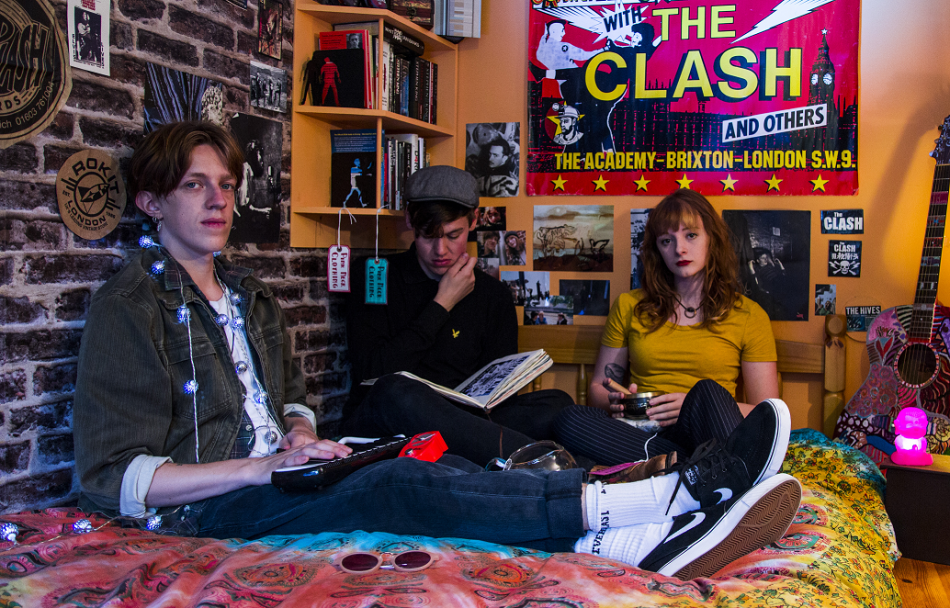 WHO ARE YA? GAFFA TAPE SANDY Silent Radio