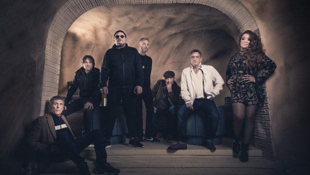 LIVE: HAPPY MONDAYS – 13/12/2017