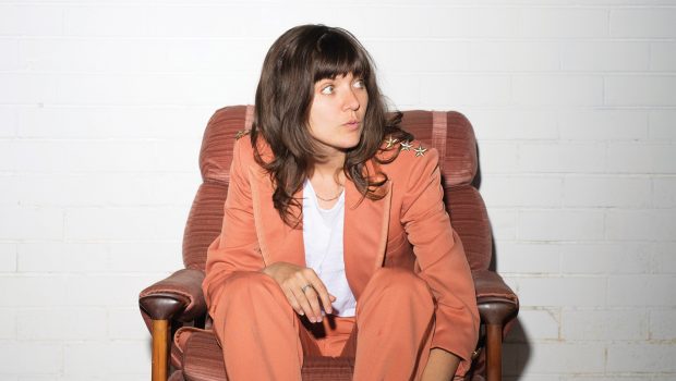 COURTNEY BARNETT SHARES BRAND NEW SINGLE “EVERYBODY HERE HATES YOU”