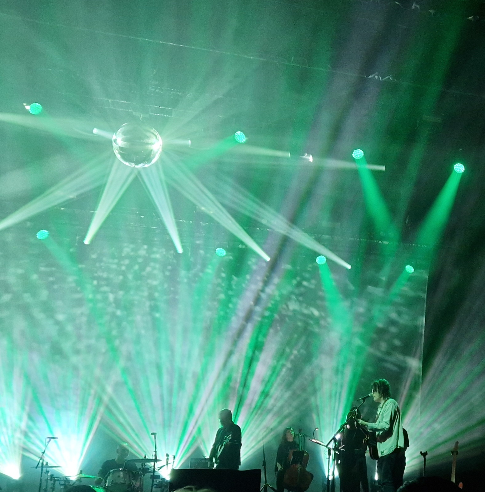 LIVE REVIEW – SPIRITUALIZED – APOLLO 24/03/2025 : Silent Radio