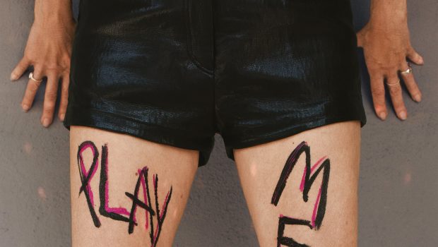 ALBUM REVIEW: KIM GORDON - PLAY ME